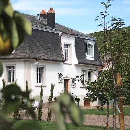 Les Charmes De La Vallee Noble Guest house *