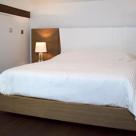 Les Charmes De La Vallee Noble Guest house *