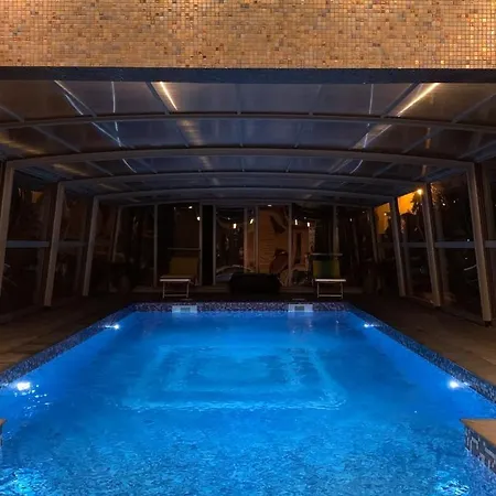 Les Charmes De La Vallée Noble 4*