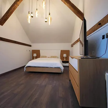 Les Charmes De La Vallee Noble Guest house *
